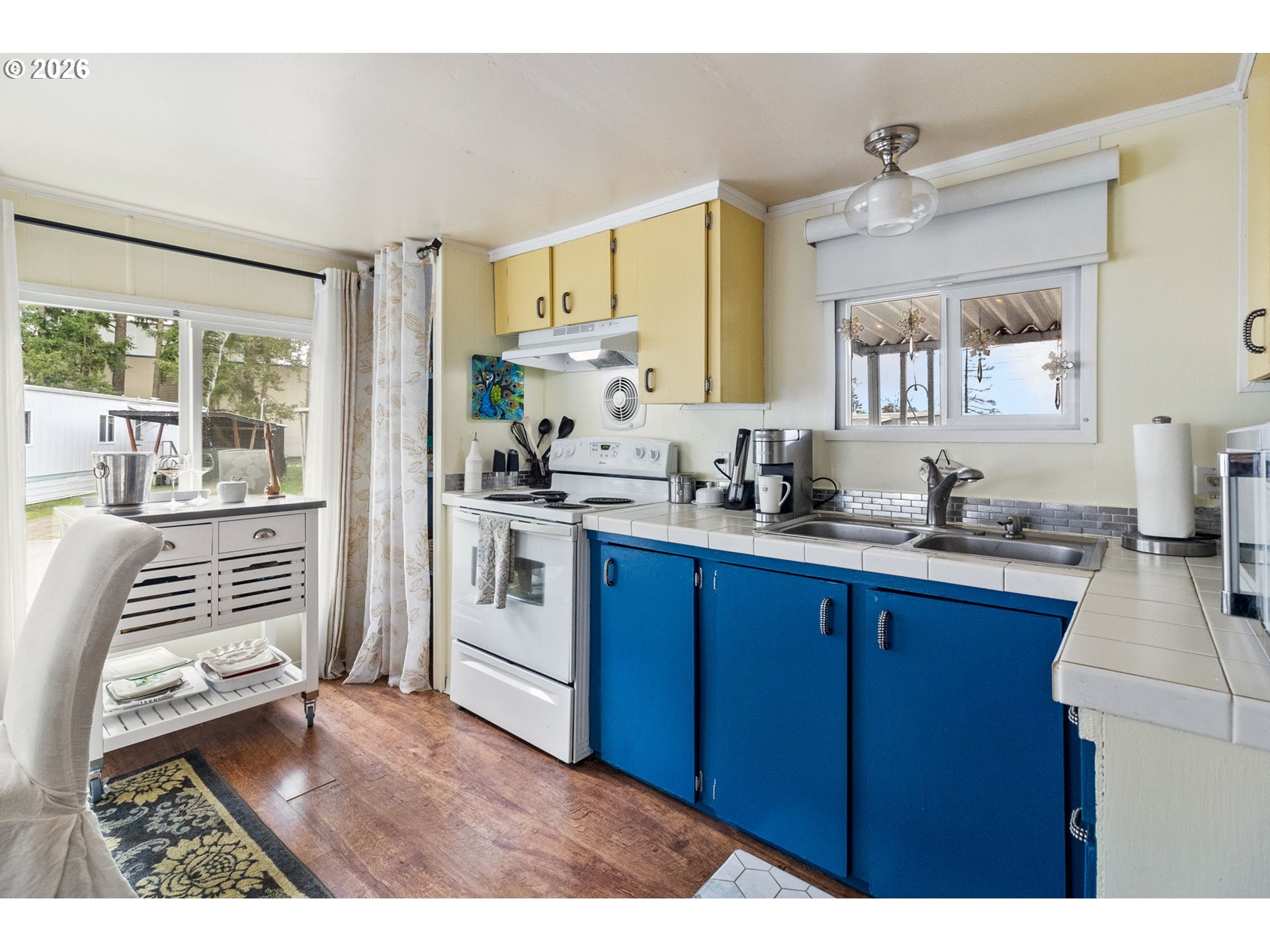 205 South 54th Street, Unit 12 Springfield, OR 97478 - Photo 14 of 31 Living Room