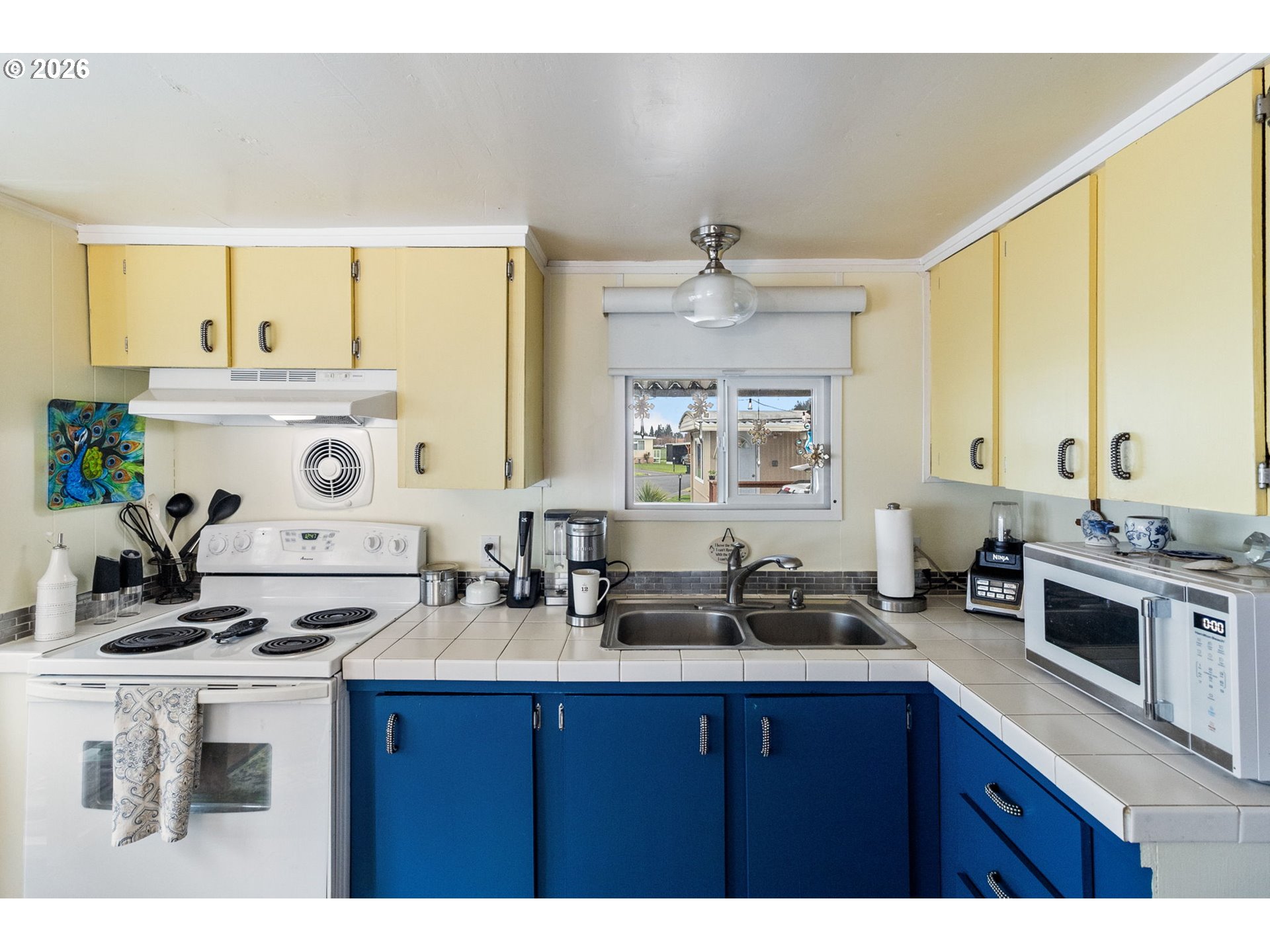 205 South 54th Street, Unit 12 Springfield, OR 97478 - Photo 3 of 31 Living Room
