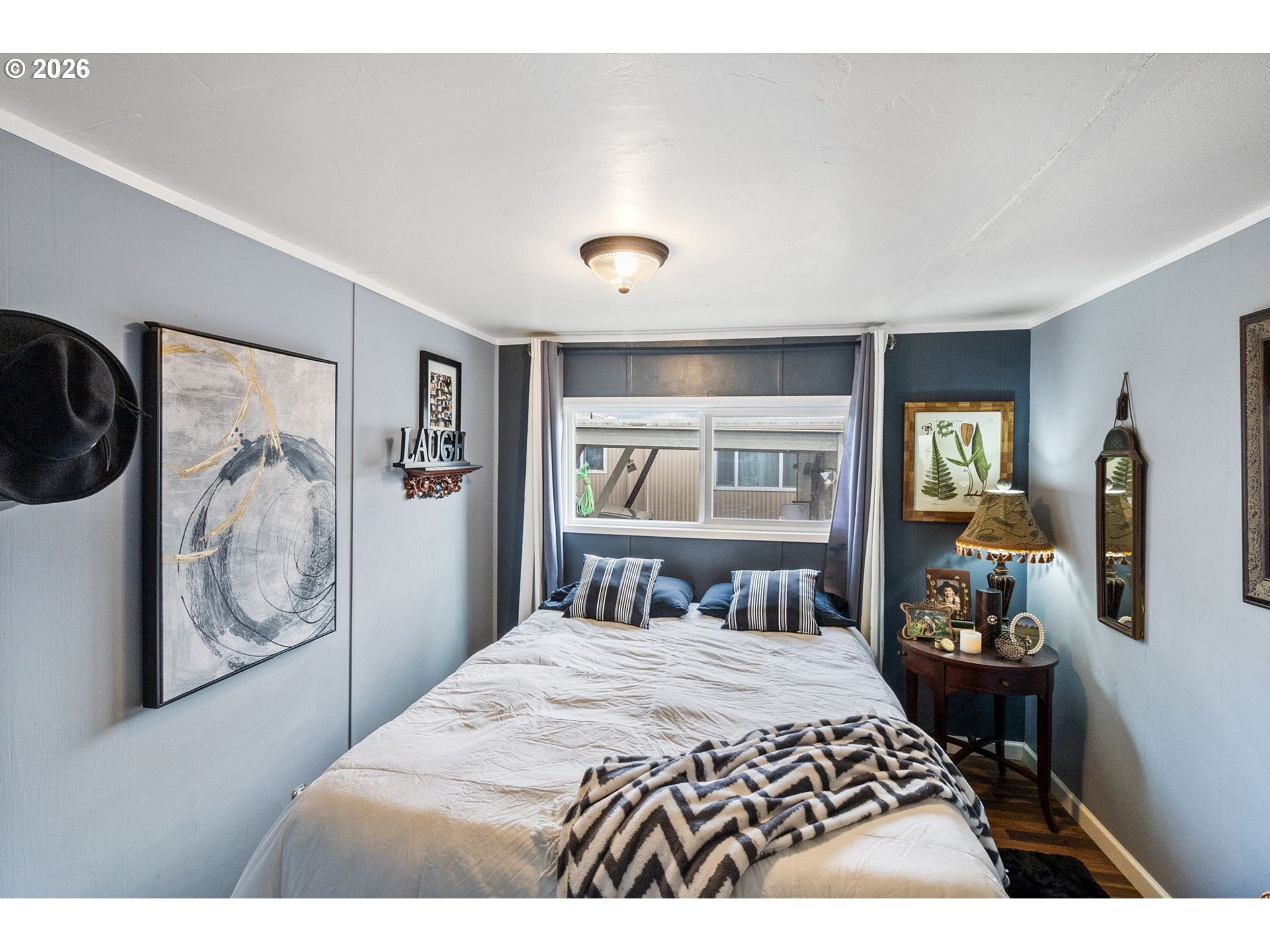 205 South 54th Street, Unit 12 Springfield, OR 97478 - Photo 9 of 31 Living Room/Entrance