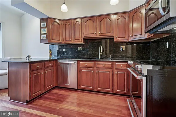 $850,000 | 10243 Aspen Willow Drive, Fairfax, VA 22032