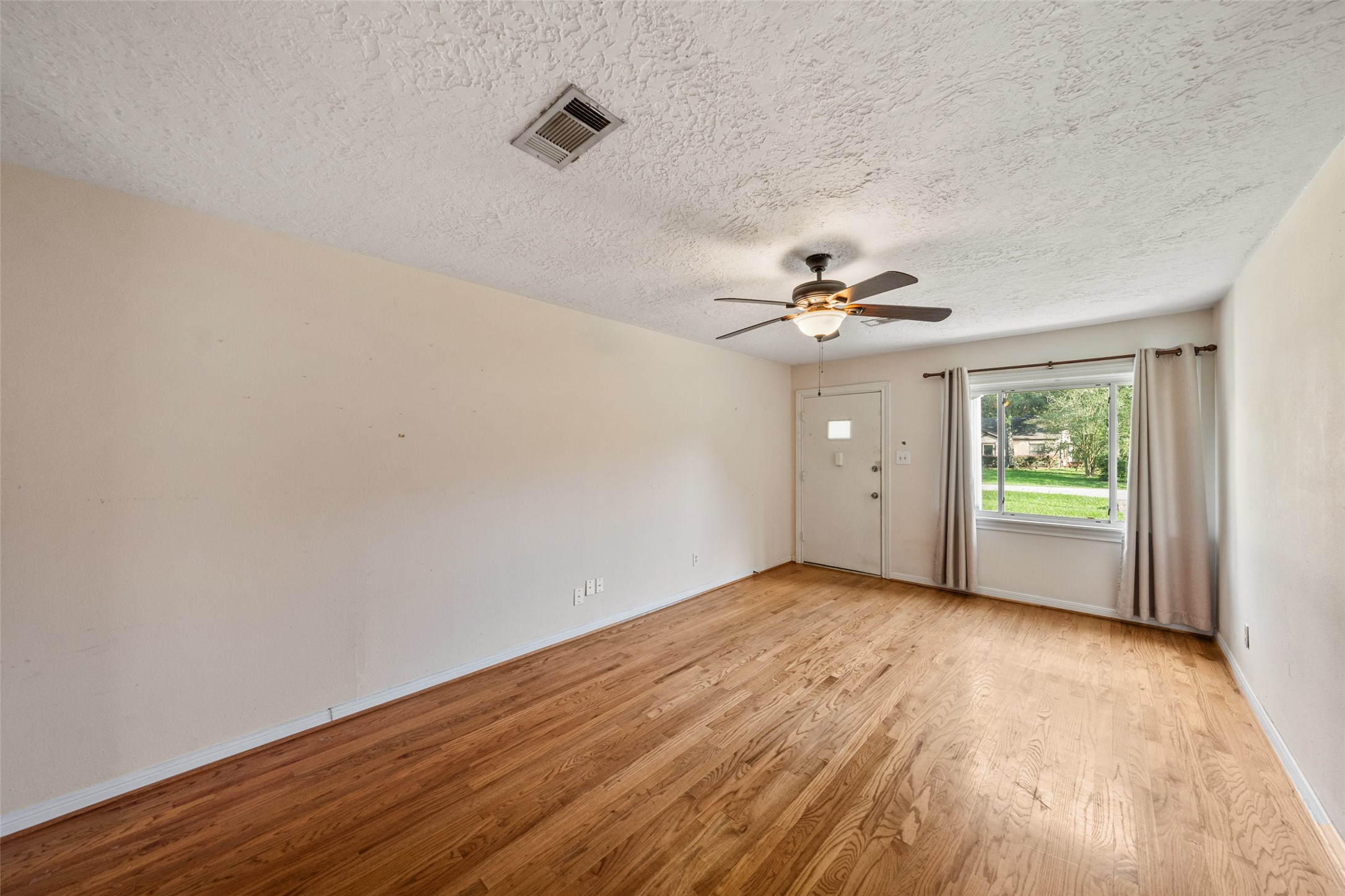 1034 Lamonte Lane Houston, TX 77018 - Photo 4 of 31