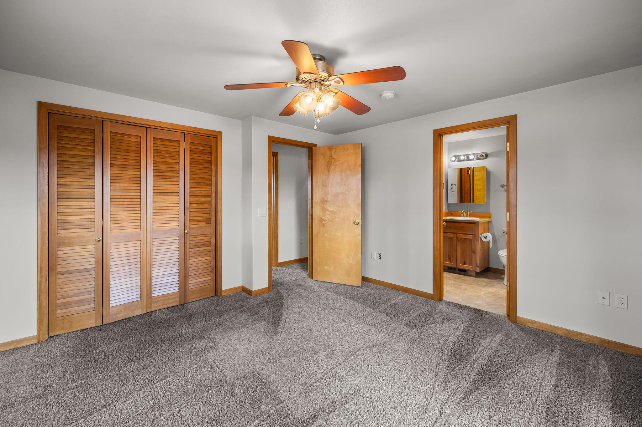 22818 McGrath Road Bend, OR 97701 - Photo 33 of 57 Primary Bedroom with access to Bathroom