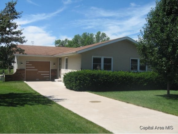 33 Champlain Drive Springfield, IL 62707 - Photo 1 of 5