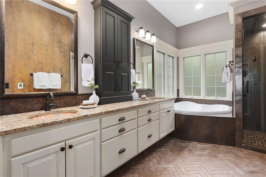 8611 South Stillhouse Road Oak Grove, MO 64075 - Photo 14 of 92