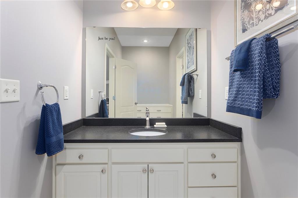 8611 South Stillhouse Road Oak Grove, MO 64075 - Photo 18 of 92