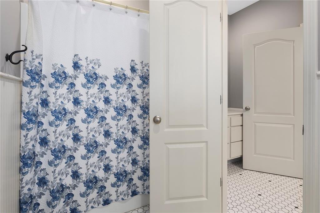 8611 South Stillhouse Road Oak Grove, MO 64075 - Photo 19 of 92
