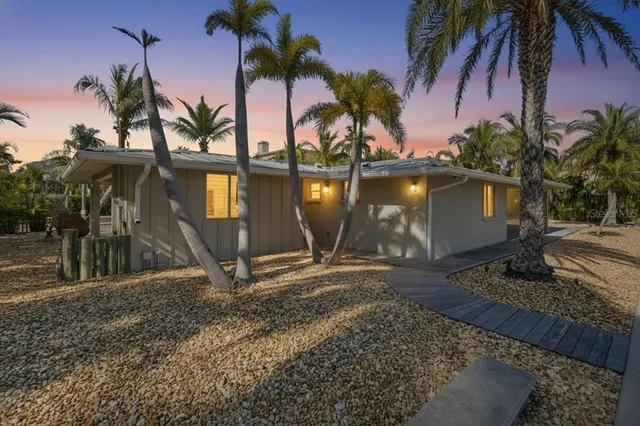 $1,050,000 | 834 Jungle Queen Way, Longboat Key, FL 34228