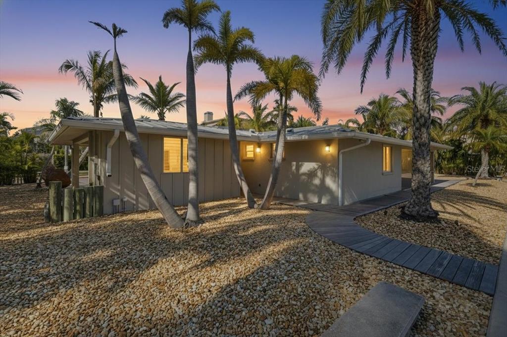 834 Jungle Queen Way Longboat Key, FL 34228 - Photo 11 of 52