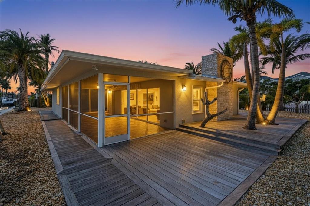 834 Jungle Queen Way Longboat Key, FL 34228 - Photo 12 of 52