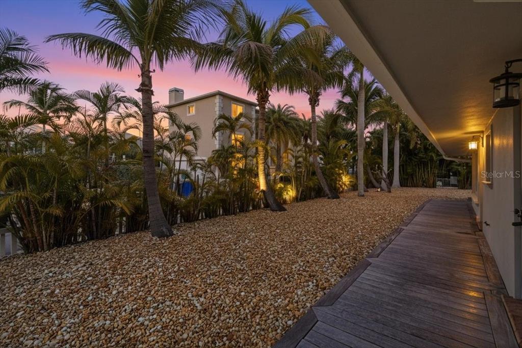 834 Jungle Queen Way Longboat Key, FL 34228 - Photo 13 of 52