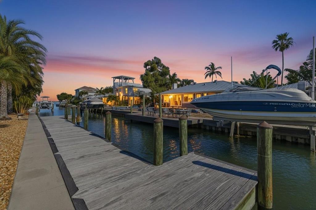 834 Jungle Queen Way Longboat Key, FL 34228 - Photo 17 of 52
