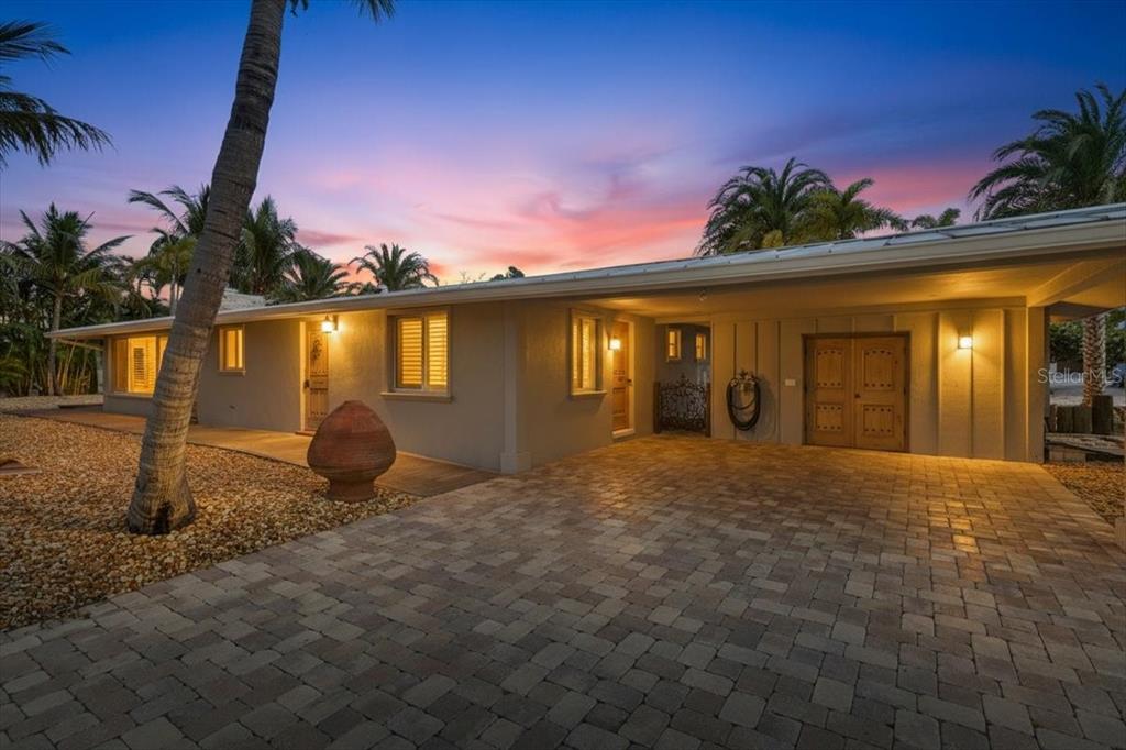 834 Jungle Queen Way Longboat Key, FL 34228 - Photo 2 of 52