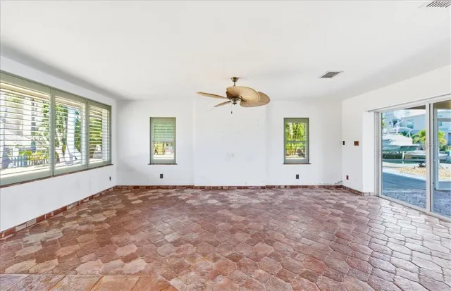 $1,050,000 | 834 Jungle Queen Way, Longboat Key, FL 34228