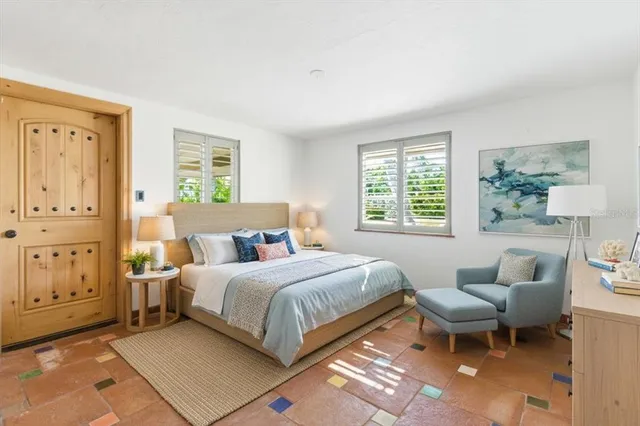 $1,050,000 | 834 Jungle Queen Way, Longboat Key, FL 34228