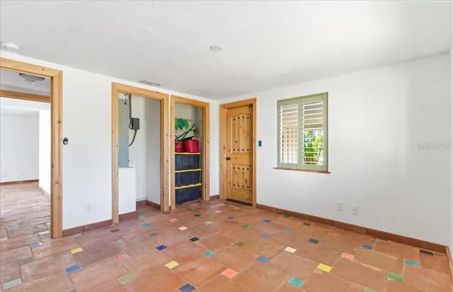 $1,050,000 | 834 Jungle Queen Way, Longboat Key, FL 34228