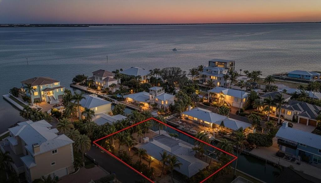 834 Jungle Queen Way Longboat Key, FL 34228 - Photo 4 of 52