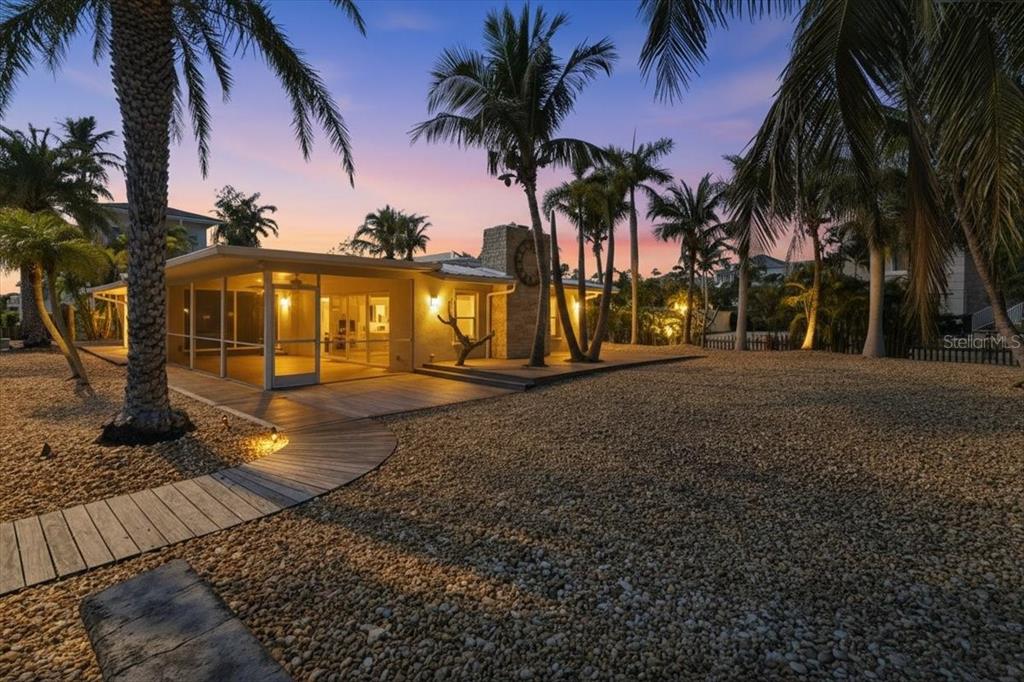 834 Jungle Queen Way Longboat Key, FL 34228 - Photo 8 of 52