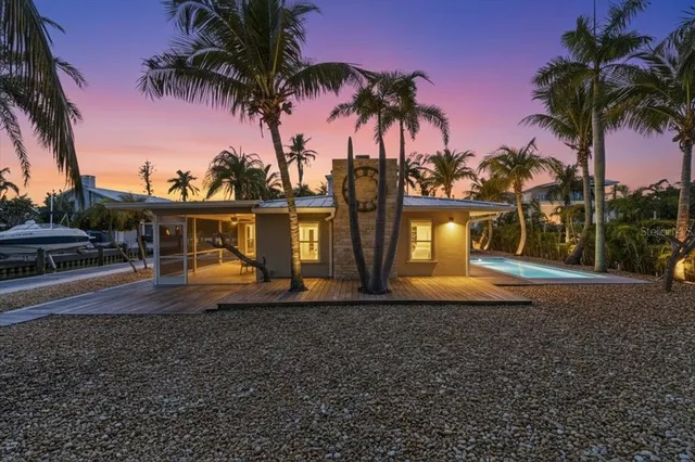 $1,050,000 | 834 Jungle Queen Way, Longboat Key, FL 34228