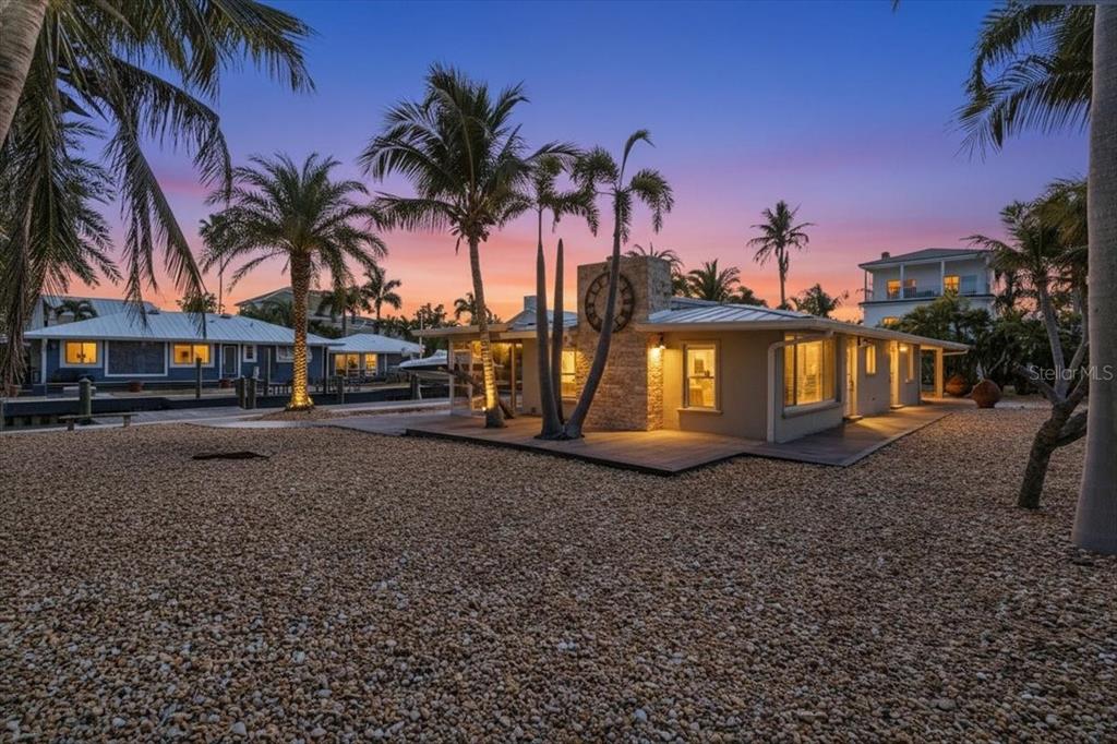 834 Jungle Queen Way Longboat Key, FL 34228 - Photo 10 of 52