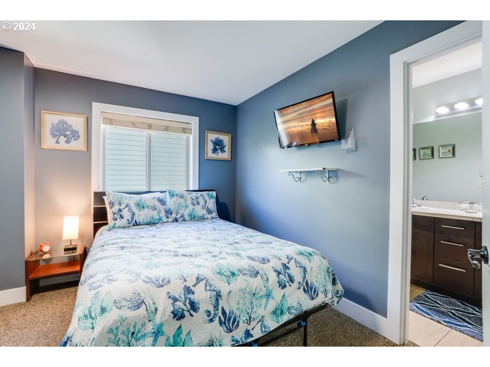 5545 Northwest Logan Road Lincoln City, OR 97367 - Photo 15 of 35