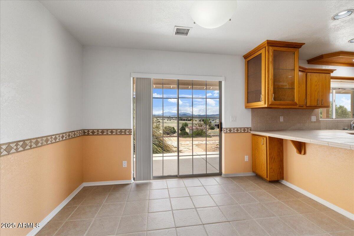 20775 North Hackamore Lane Paulden, AZ 86334 - Photo 11 of 26 10-Dining Room