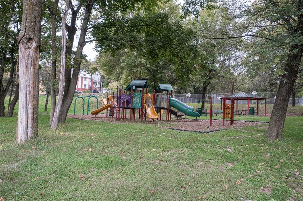 1536 Hunter Street Pittsburgh, PA 15221 - Photo 17 of 18 a view of a park