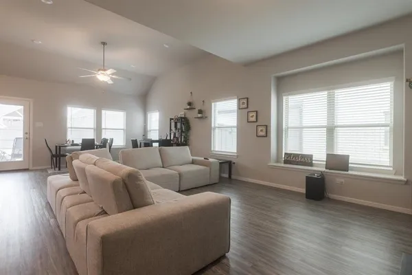 $3,200 | 7106 Mistflower Meadow, Venus, TX 76084