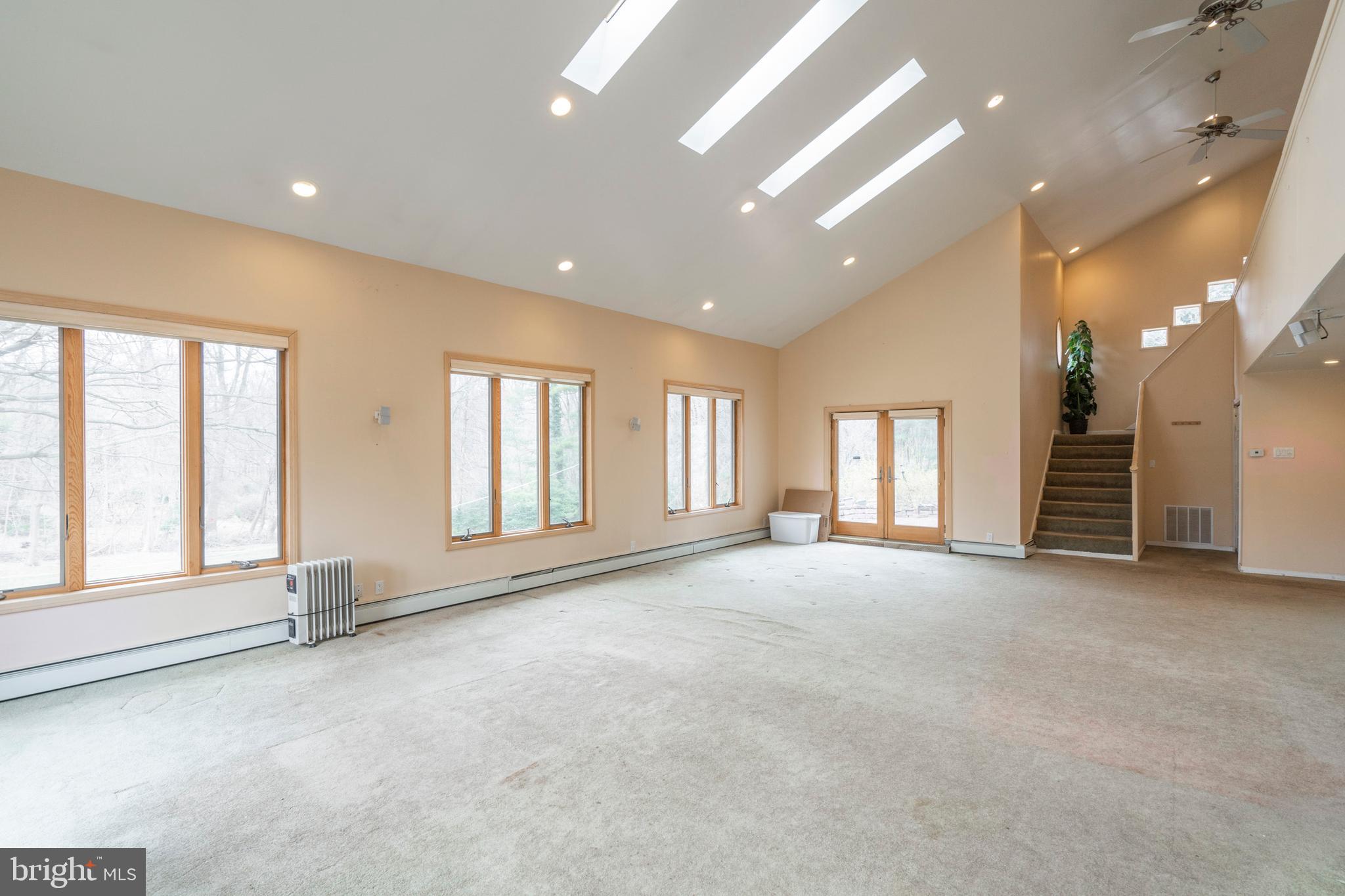 177 West Rose Tree Road Media, PA 19063 - Photo 3 of 28 Huge Great room!
