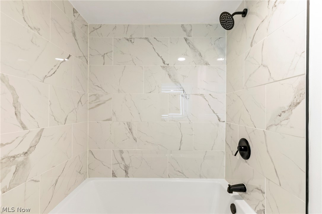 1028 Hampton Ridge Drive Akron, OH 44313 - Photo 20 of 30 Main Bathroom