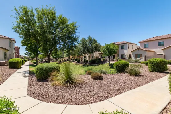 $2,400 | 542 North Citrus Lane, Gilbert, AZ 85234