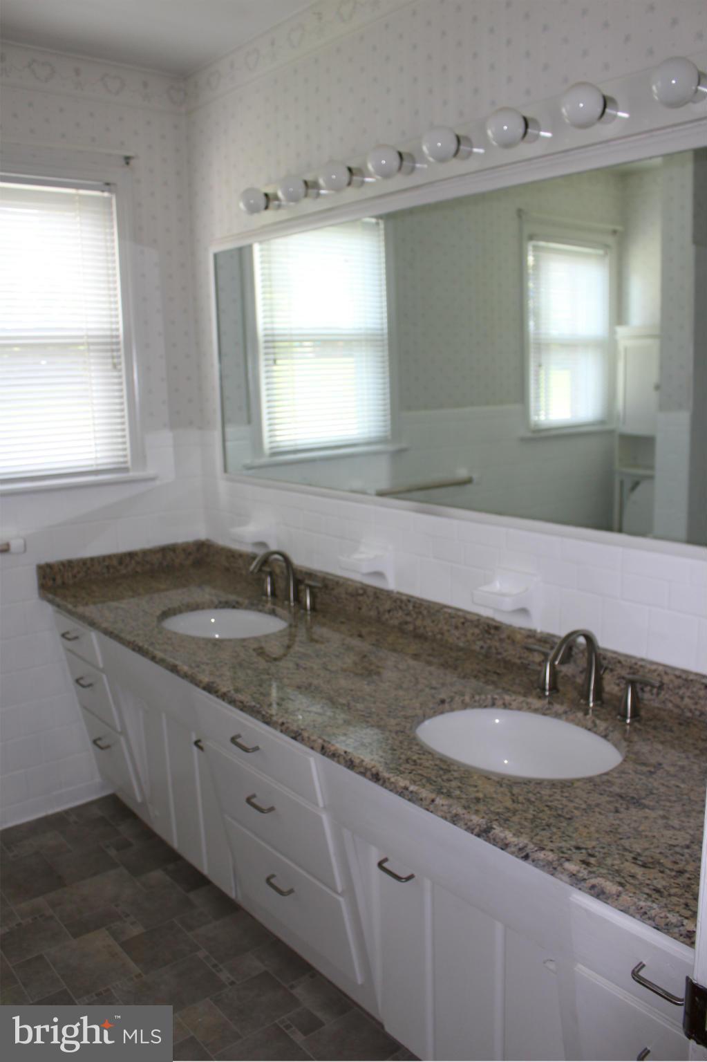 124 Jamestown Road Front Royal, VA 22630 - Photo 17 of 30 Bath