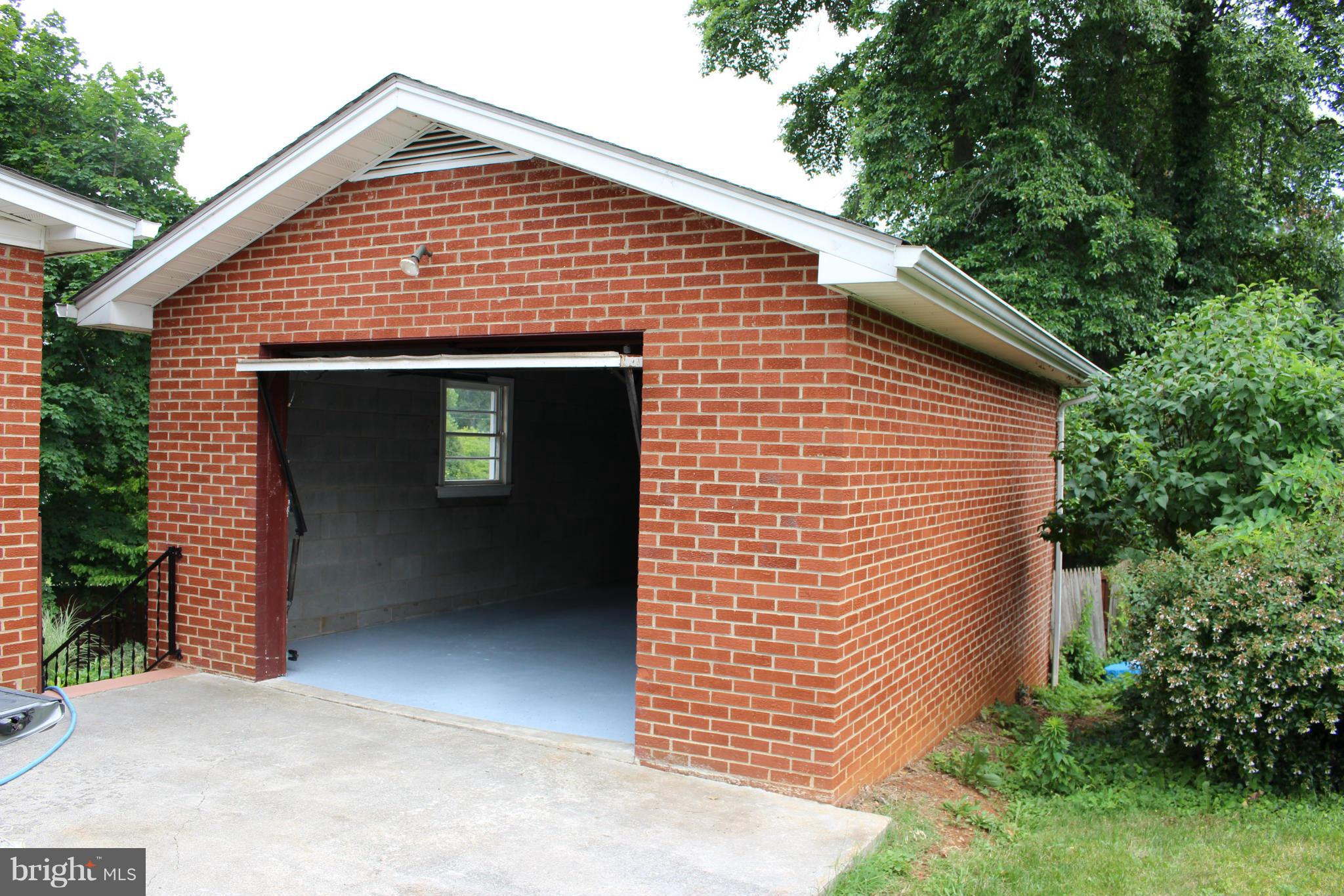 124 Jamestown Road Front Royal, VA 22630 - Photo 4 of 30 Exterior (General)