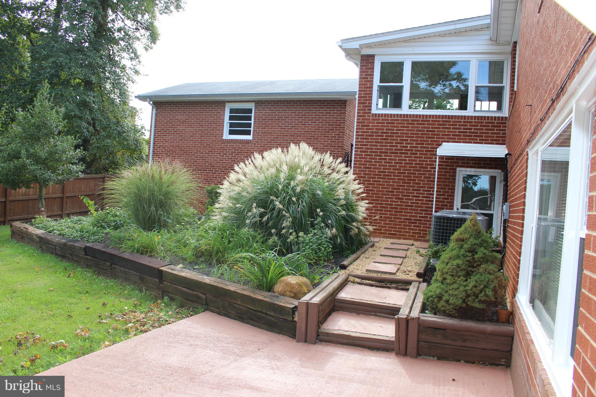 124 Jamestown Road Front Royal, VA 22630 - Photo 5 of 30 Exterior (Rear)