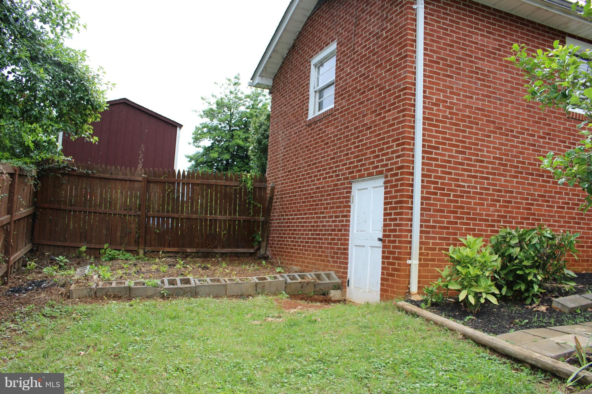 124 Jamestown Road Front Royal, VA 22630 - Photo 6 of 30 Exterior (Rear)