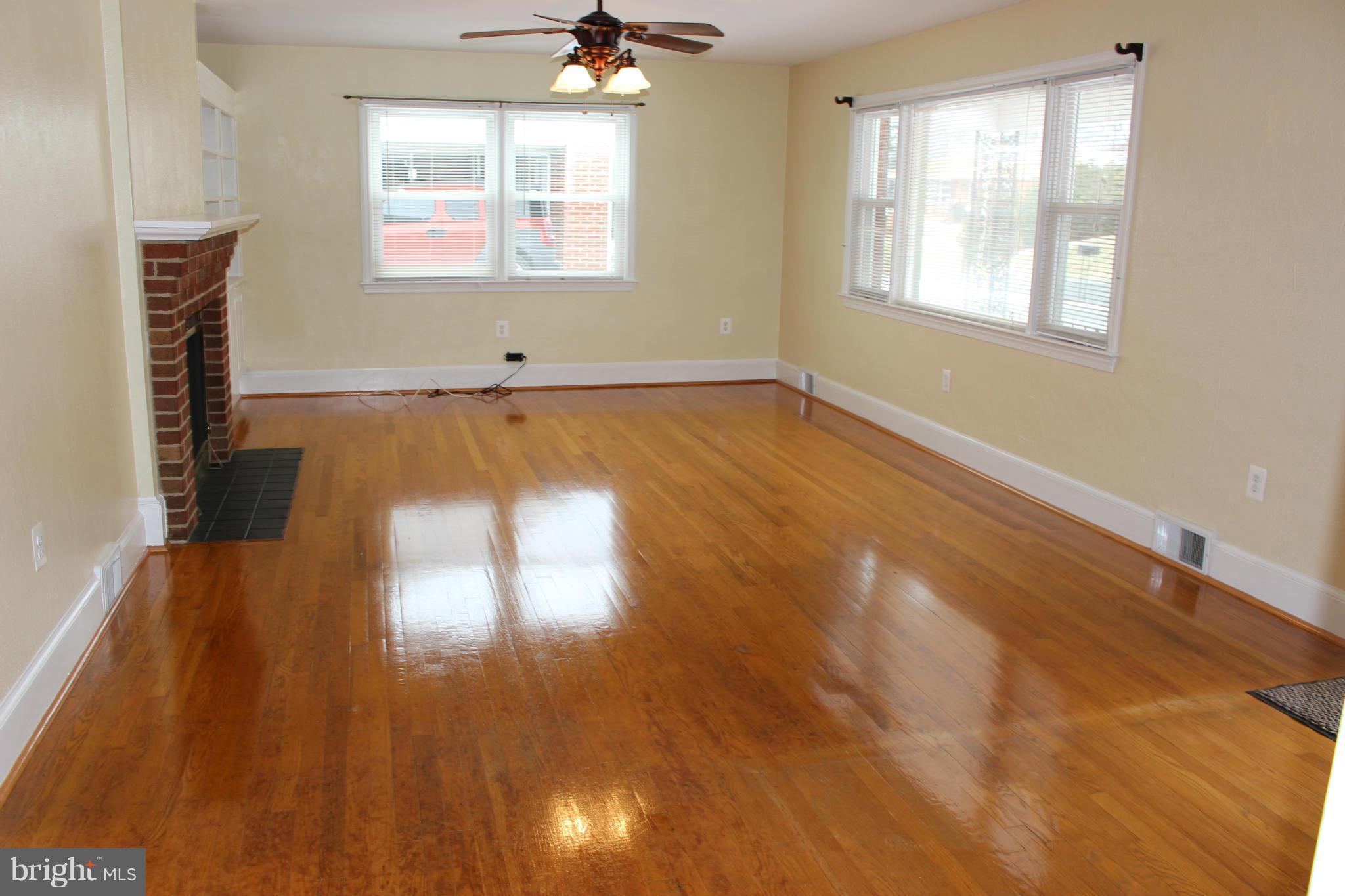 124 Jamestown Road Front Royal, VA 22630 - Photo 7 of 30 Living Room