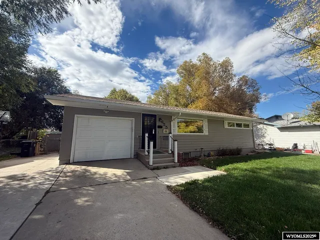 $385,000 | 655 10th Street, Lander, WY 82520