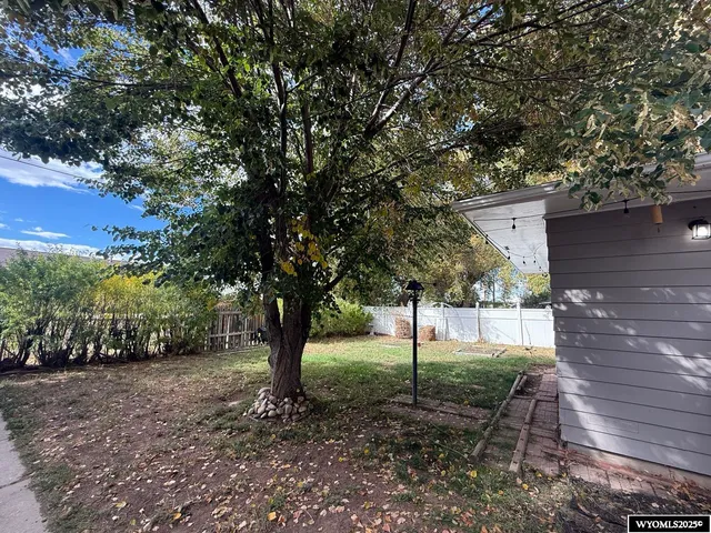 $385,000 | 655 10th Street, Lander, WY 82520