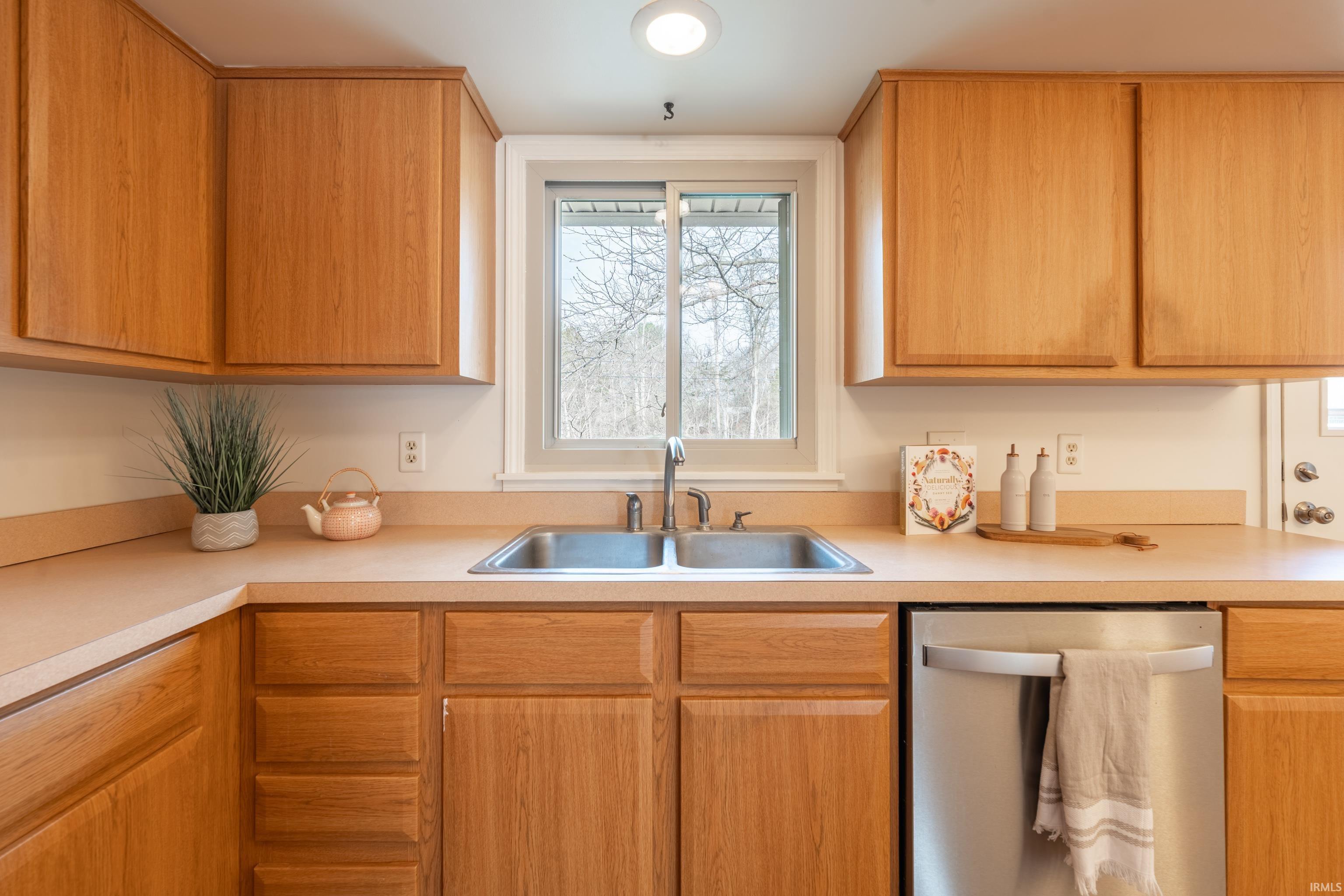 915 North Plymouth Road Bloomington, IN 47408 - Photo 12 of 33