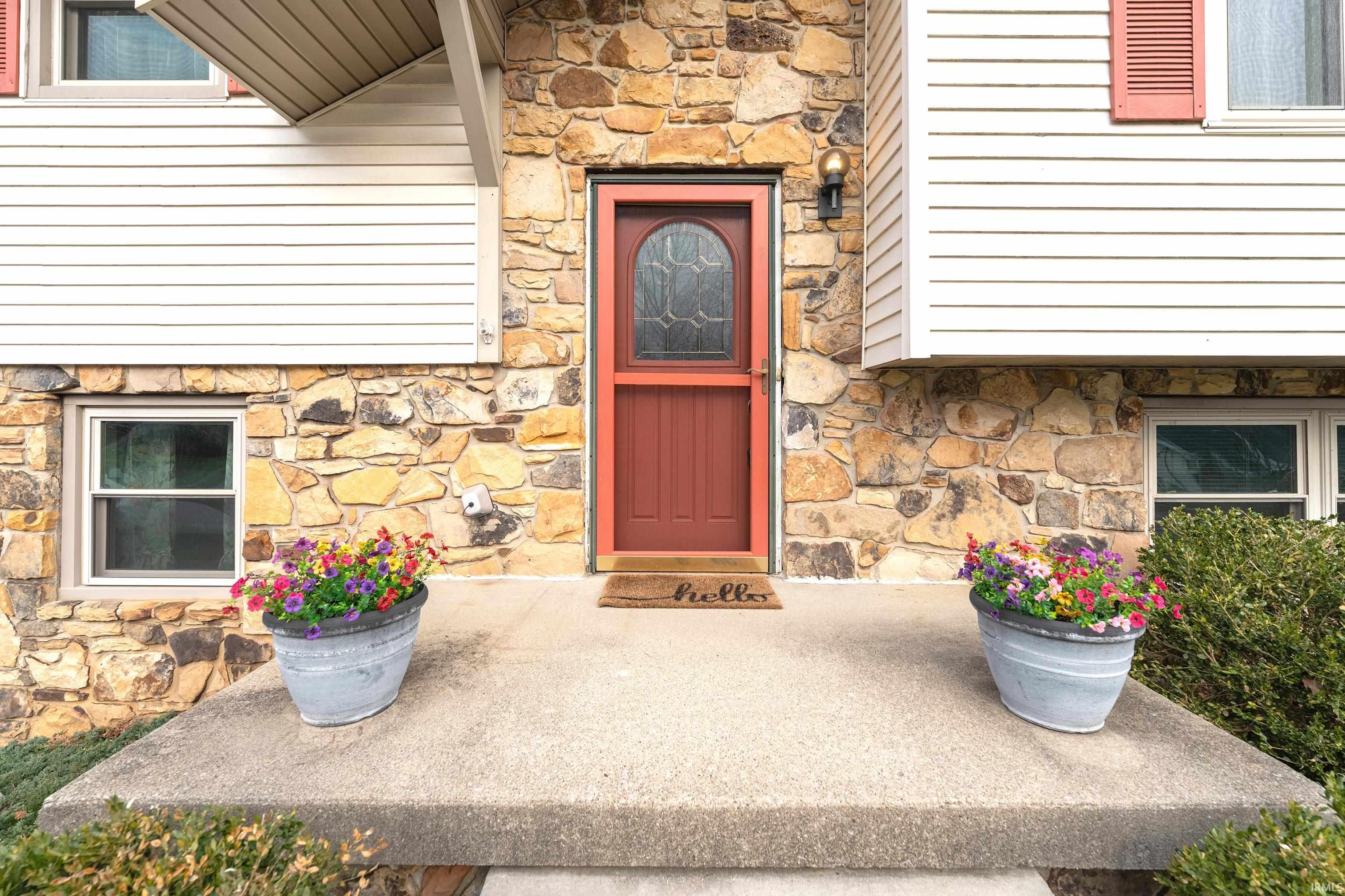 915 North Plymouth Road Bloomington, IN 47408 - Photo 3 of 33