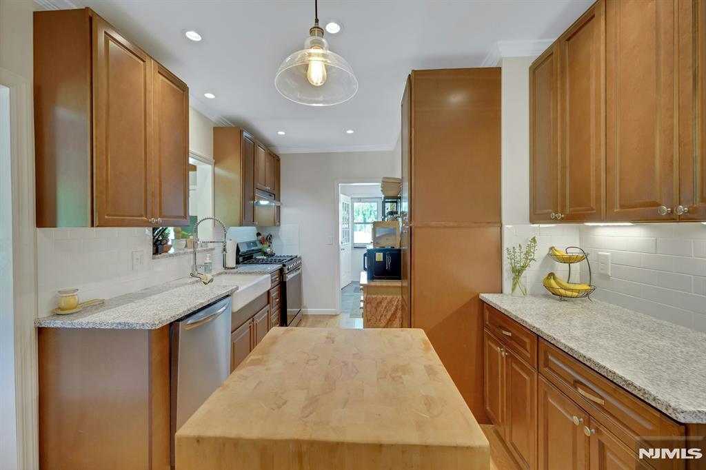 104 Steinmetz Road Hillsborough, NJ 08844 - Photo 8 of 50