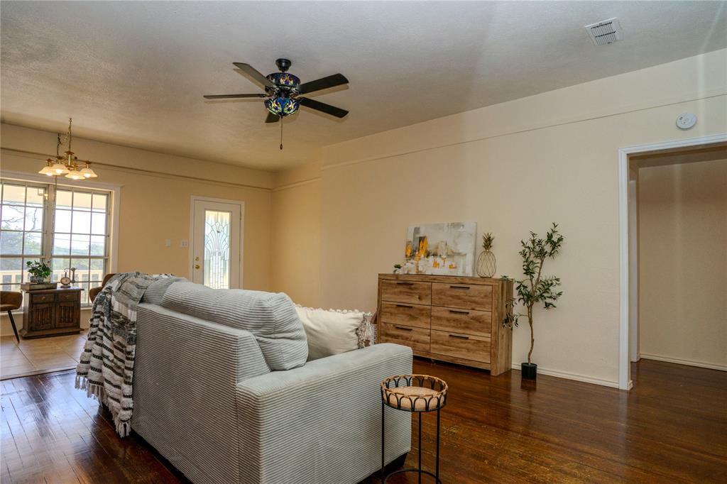 624 Alexander Road Stephenville, TX 76401 - Photo 7 of 31 Gallery Image 7