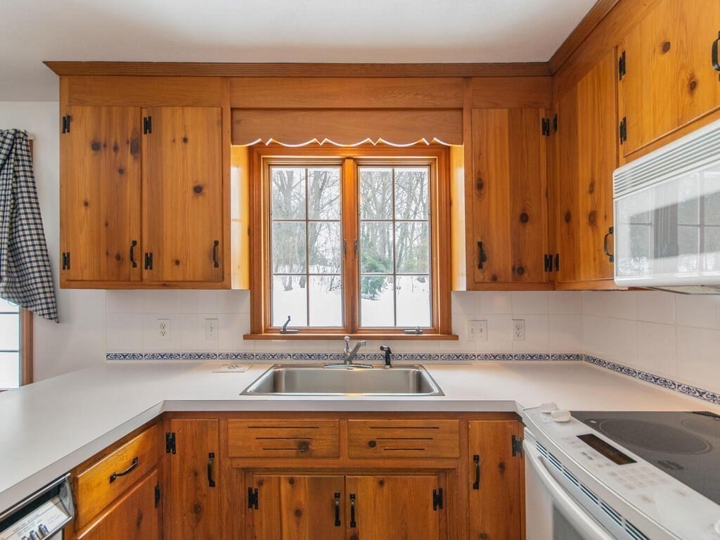 302 Blueberry Hill Road Longmeadow, MA 01106 - Photo 19 of 41 Gallery Image 19