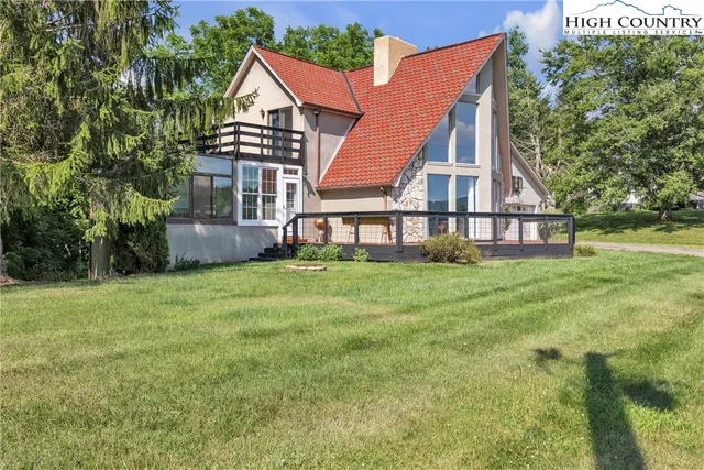 a view of house with backyard