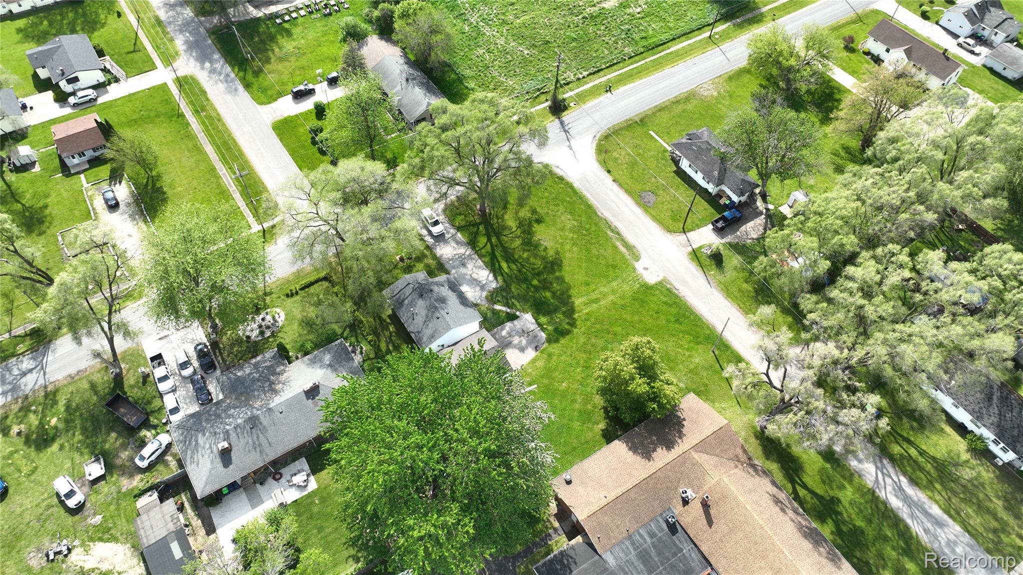 580 Sherman Road Saginaw, MI 48604 - Photo 5 of 24 dji_fly_20260519_165552_121_1779224344765_photo.jpg