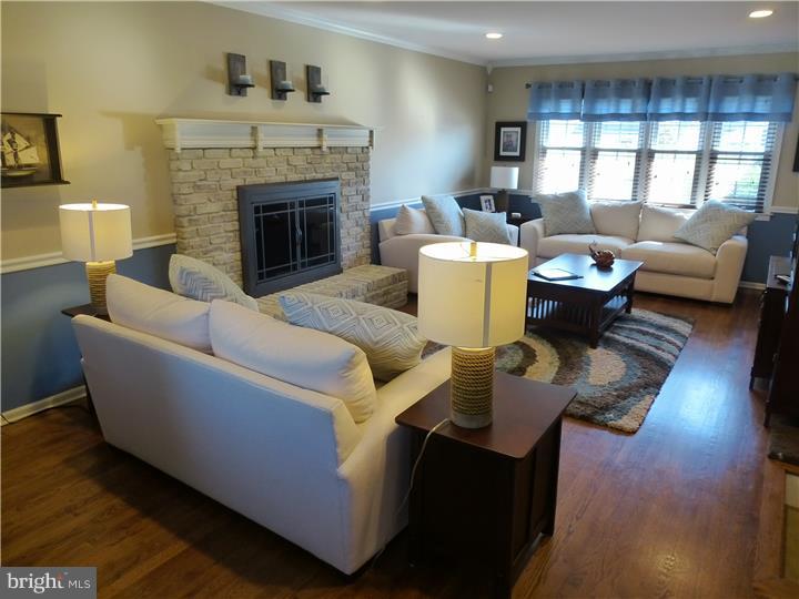 16 Bennington Road Bordentown, NJ 08505 - Photo 4 of 25 Living Room