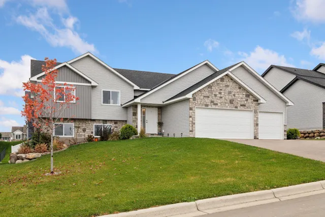 $479,900 | 27671 Oxford Lane, Elko New Market, MN 55020