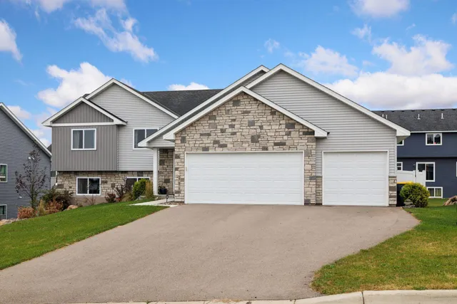 $479,900 | 27671 Oxford Lane, Elko New Market, MN 55020