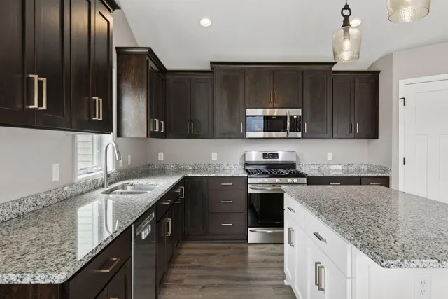 $479,900 | 27671 Oxford Lane, Elko New Market, MN 55020