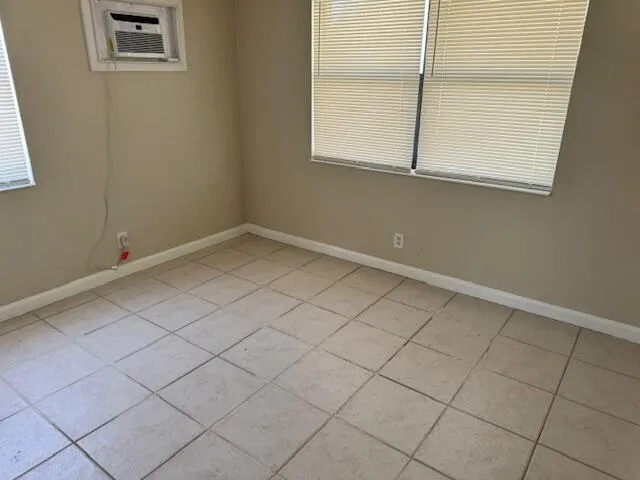 $295,000 | 5707 Briarwood Avenue, Mangonia Park, FL 33407