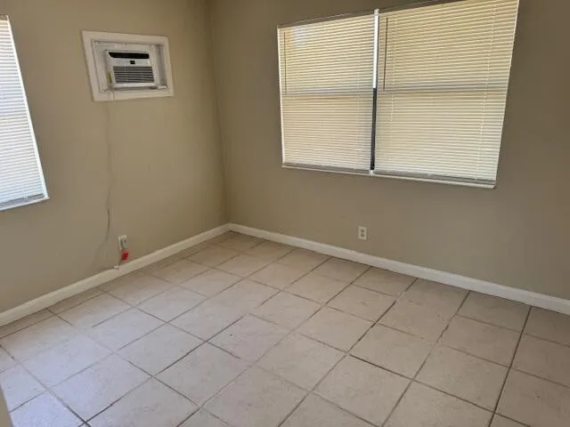 $295,000 | 5707 Briarwood Avenue, Mangonia Park, FL 33407